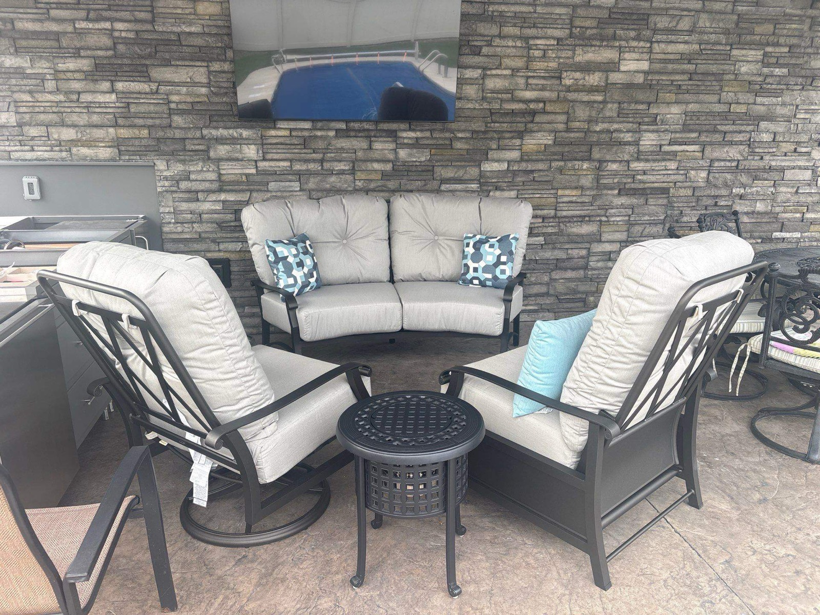 Woodard Cortland Cushion Seating Set